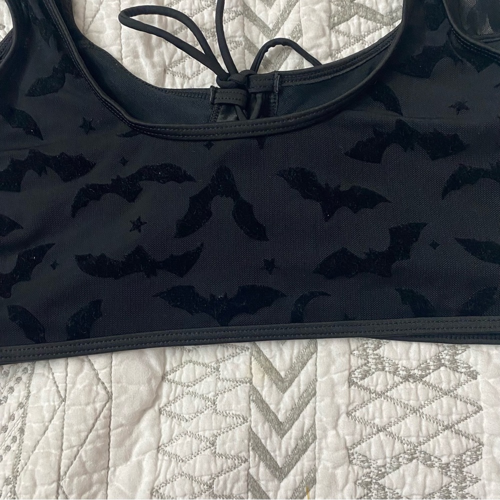 Black Lace-Up Bat Print bathing suit top / Plus size - Picture 5 of 7